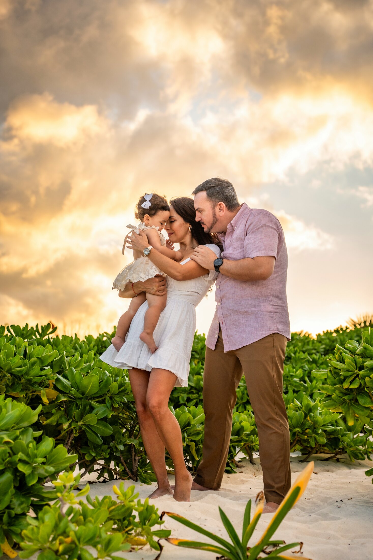 Famille réunie au coucher du soleil